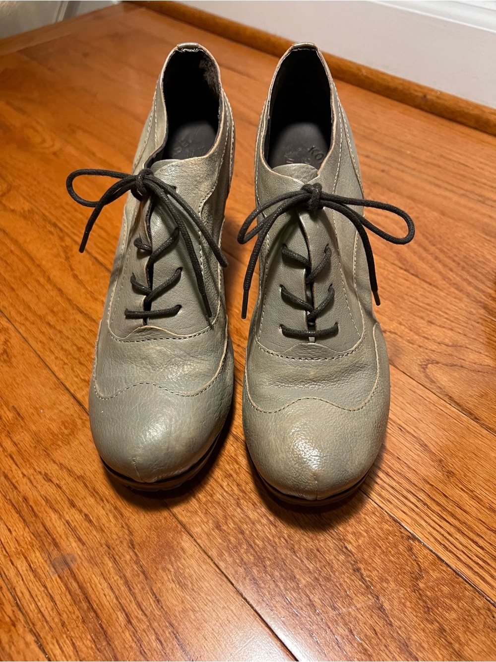 Women's Lace-Up Leather Oxfords wedge in Light Gray